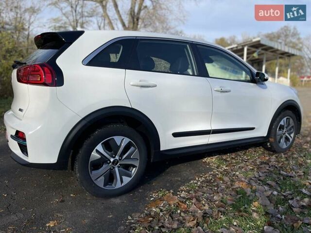 Белый Киа Niro, объемом двигателя 0 л и пробегом 96 тыс. км за 16800 $, фото 25 на Automoto.ua