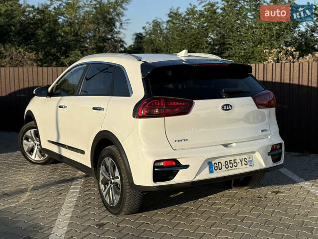 Білий Кіа Niro, об'ємом двигуна 0 л та пробігом 121 тис. км за 18950 $, фото 15 на Automoto.ua
