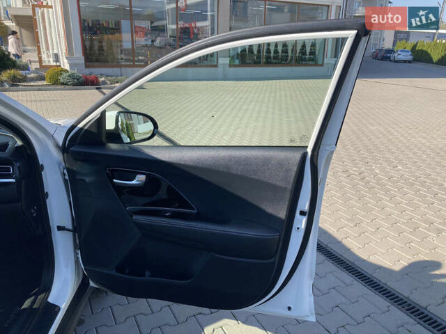 Білий Кіа Niro, об'ємом двигуна 0 л та пробігом 147 тис. км за 18200 $, фото 13 на Automoto.ua