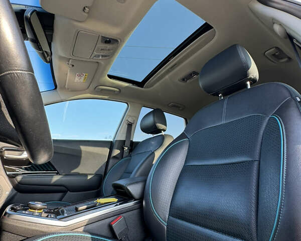 Білий Кіа Niro, об'ємом двигуна 0 л та пробігом 107 тис. км за 20900 $, фото 34 на Automoto.ua