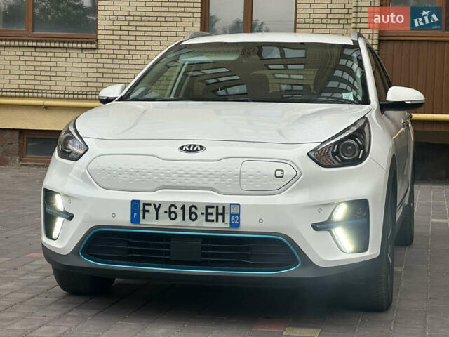 Белый Киа Niro, объемом двигателя 0 л и пробегом 122 тыс. км за 17999 $, фото 1 на Automoto.ua