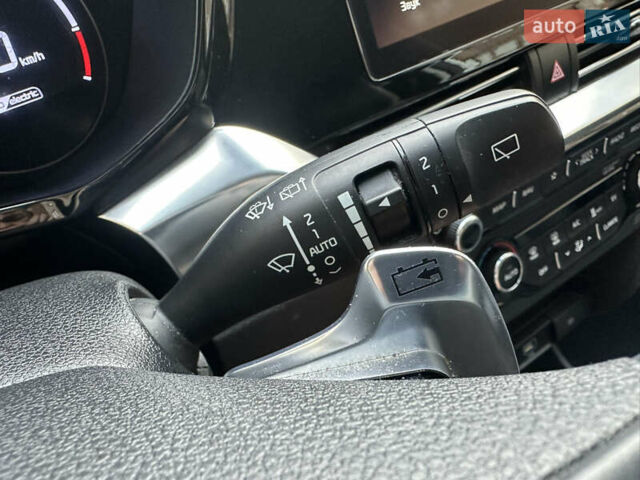 Белый Киа Niro, объемом двигателя 0 л и пробегом 122 тыс. км за 17999 $, фото 49 на Automoto.ua