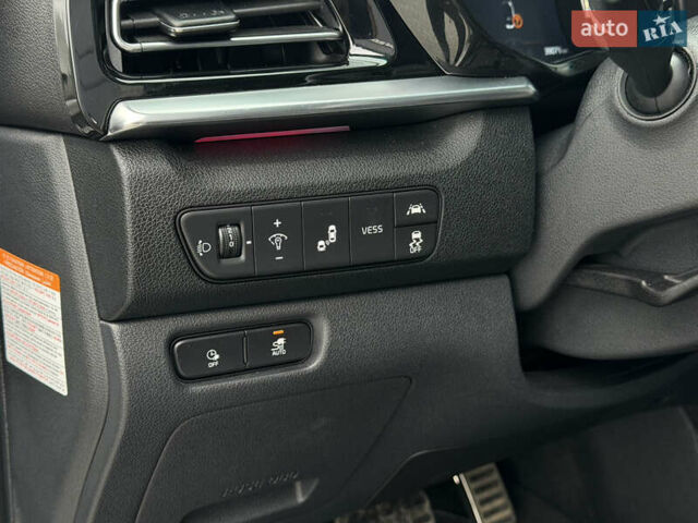 Белый Киа Niro, объемом двигателя 0 л и пробегом 39 тыс. км за 23400 $, фото 23 на Automoto.ua