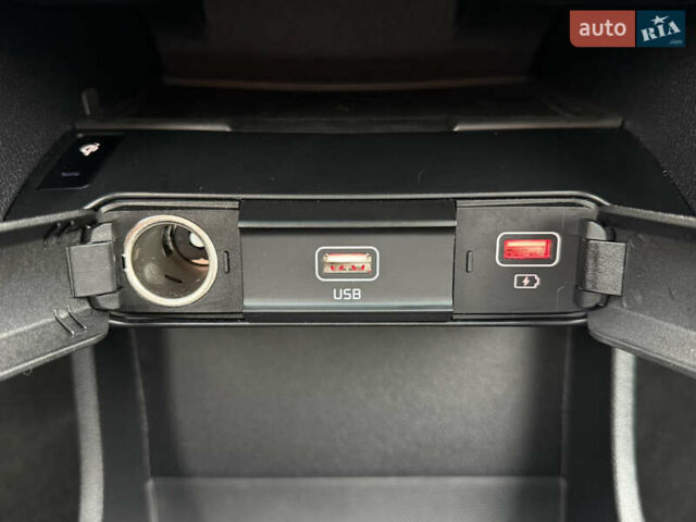 Белый Киа Niro, объемом двигателя 0 л и пробегом 54 тыс. км за 24700 $, фото 73 на Automoto.ua