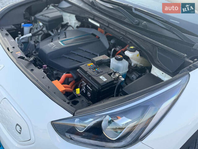 Белый Киа Niro, объемом двигателя 0 л и пробегом 112 тыс. км за 19800 $, фото 23 на Automoto.ua