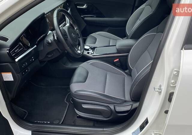 Белый Киа Niro, объемом двигателя 0 л и пробегом 63 тыс. км за 22500 $, фото 19 на Automoto.ua
