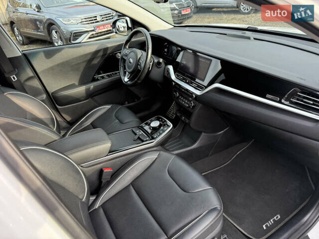 Білий Кіа Niro, об'ємом двигуна 0 л та пробігом 82 тис. км за 23266 $, фото 43 на Automoto.ua