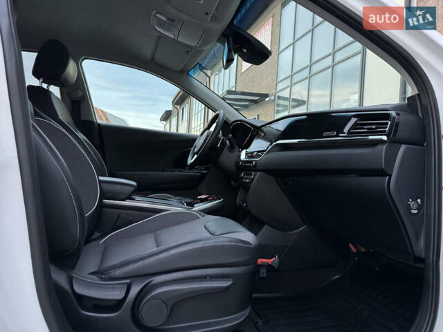Белый Киа Niro, объемом двигателя 0 л и пробегом 113 тыс. км за 17800 $, фото 47 на Automoto.ua