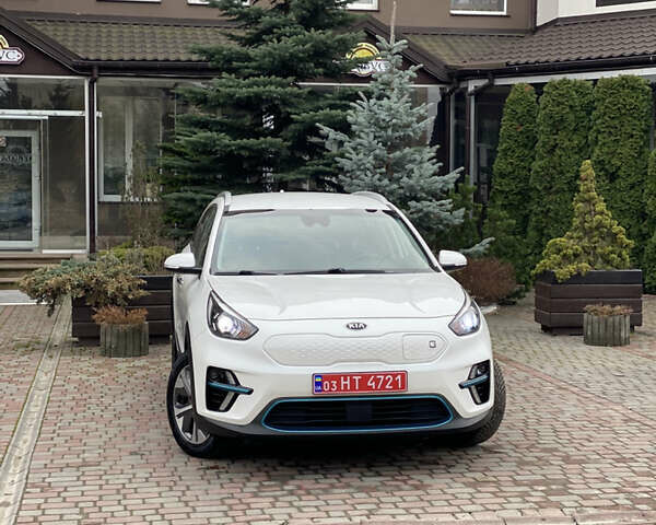 Белый Киа Niro, объемом двигателя 0 л и пробегом 150 тыс. км за 18299 $, фото 3 на Automoto.ua