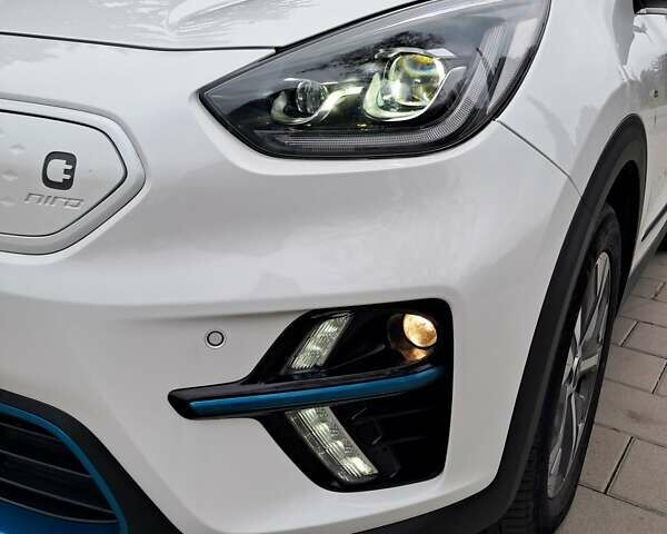 Білий Кіа Niro, об'ємом двигуна 0 л та пробігом 60 тис. км за 22900 $, фото 38 на Automoto.ua