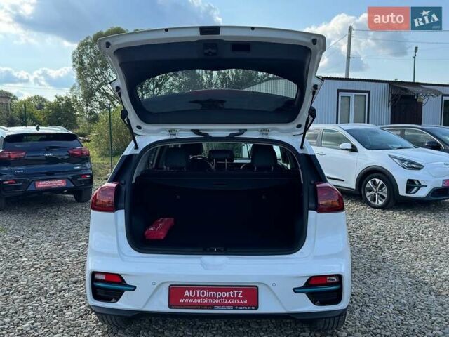 Білий Кіа Niro, об'ємом двигуна 0 л та пробігом 59 тис. км за 23800 $, фото 64 на Automoto.ua