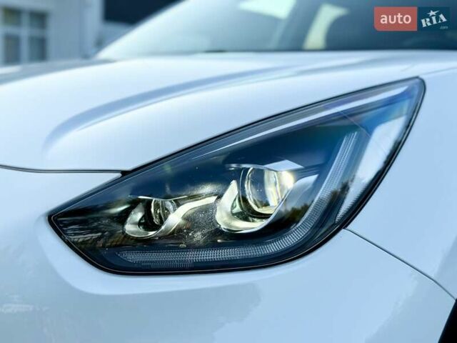 Белый Киа Niro, объемом двигателя 0 л и пробегом 82 тыс. км за 18950 $, фото 24 на Automoto.ua