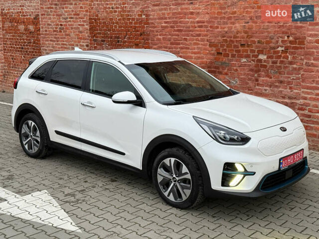 Білий Кіа Niro, об'ємом двигуна 0 л та пробігом 118 тис. км за 20500 $, фото 11 на Automoto.ua