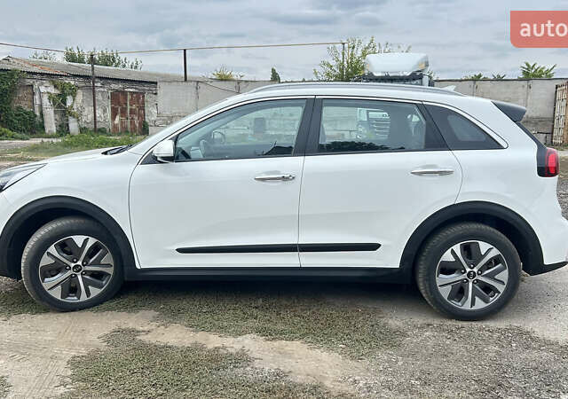 Белый Киа Niro, объемом двигателя 0 л и пробегом 141 тыс. км за 19300 $, фото 6 на Automoto.ua