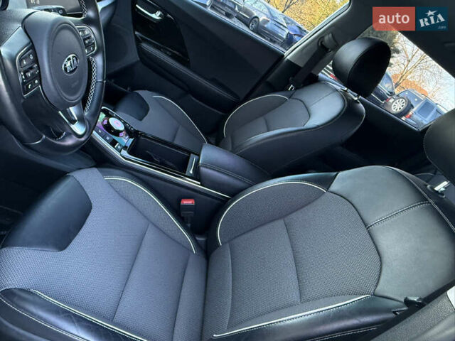 Белый Киа Niro, объемом двигателя 0 л и пробегом 80 тыс. км за 17800 $, фото 47 на Automoto.ua