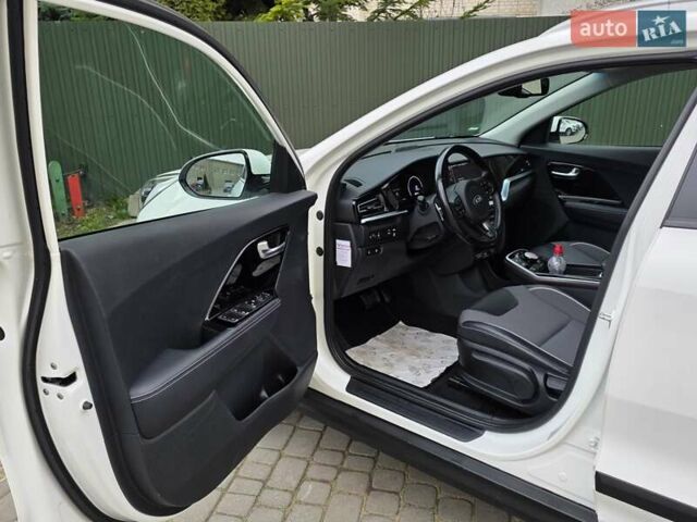 Белый Киа Niro, объемом двигателя 0 л и пробегом 149 тыс. км за 17499 $, фото 19 на Automoto.ua