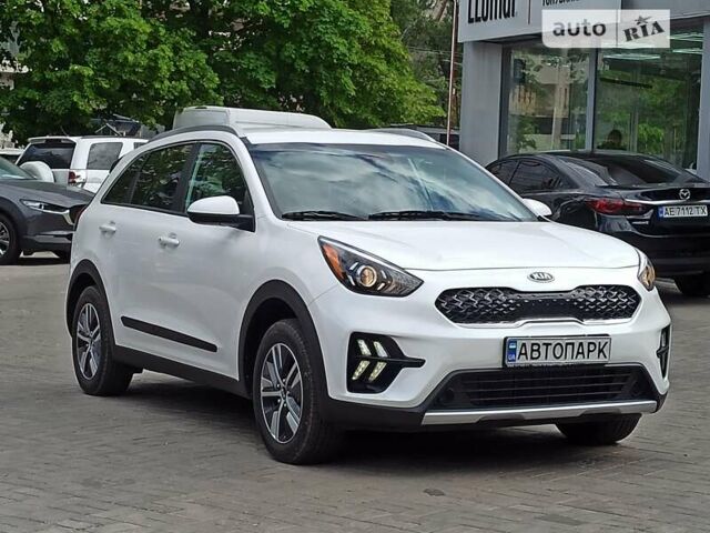 Білий Кіа Niro, об'ємом двигуна 1.58 л та пробігом 18 тис. км за 28900 $, фото 3 на Automoto.ua