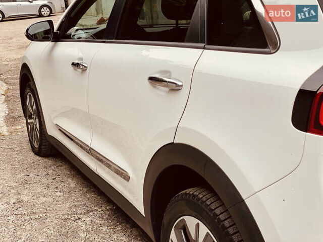 Белый Киа Niro, объемом двигателя 0 л и пробегом 164 тыс. км за 17750 $, фото 27 на Automoto.ua