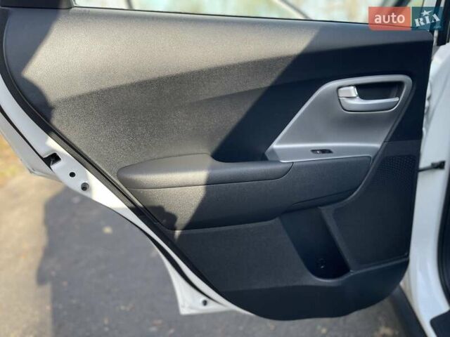 Белый Киа Niro, объемом двигателя 0 л и пробегом 96 тыс. км за 16800 $, фото 35 на Automoto.ua