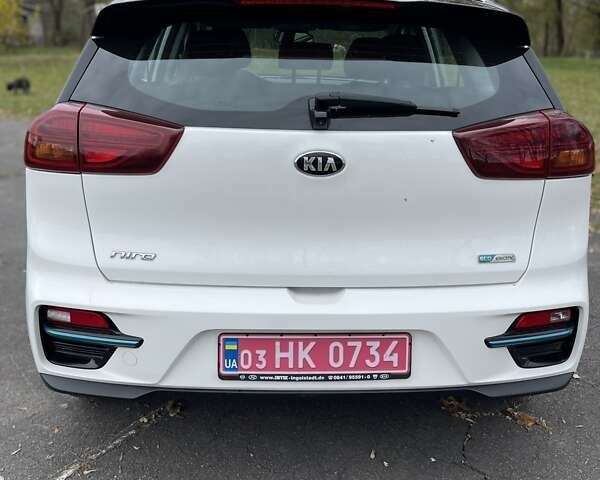 Белый Киа Niro, объемом двигателя 0 л и пробегом 96 тыс. км за 16800 $, фото 5 на Automoto.ua