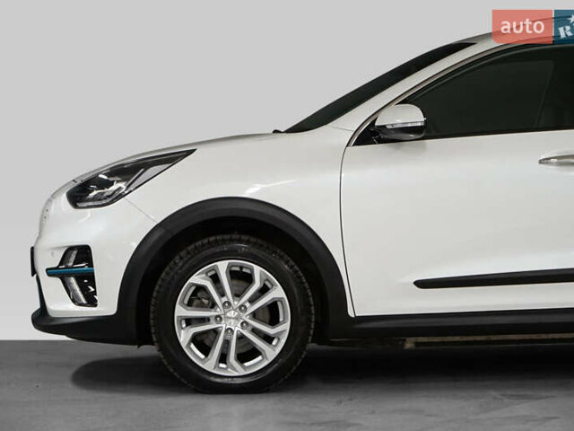 Киа Niro 2021 в Киеве на Automoto.ua Белый Киа Niro, объемом двигателя 0 л и пробегом 52 тыс. км за 18200 $, фото 4 на Automoto.ua