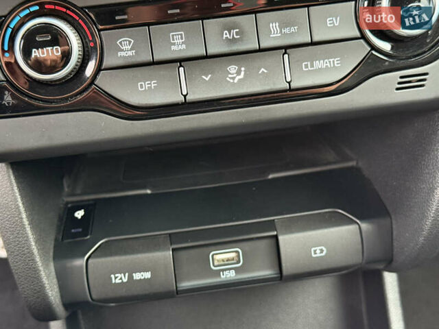 Білий Кіа Niro, об'ємом двигуна 0 л та пробігом 82 тис. км за 23266 $, фото 56 на Automoto.ua