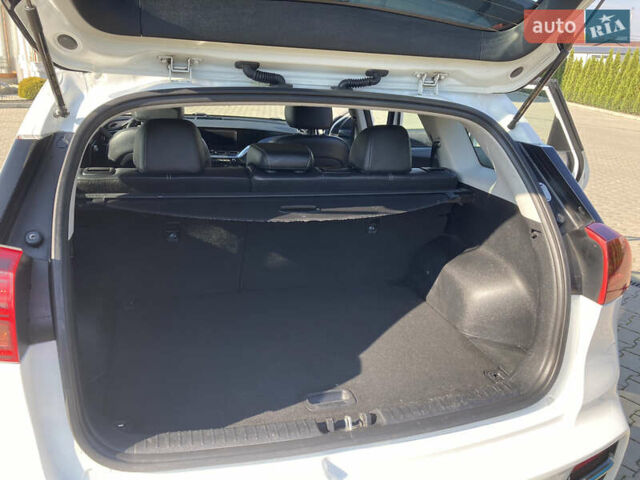 Білий Кіа Niro, об'ємом двигуна 0 л та пробігом 147 тис. км за 18200 $, фото 18 на Automoto.ua