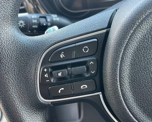 Белый Киа Niro, объемом двигателя 0 л и пробегом 96 тыс. км за 16800 $, фото 50 на Automoto.ua