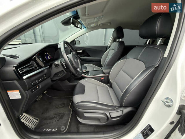 Белый Киа Niro, объемом двигателя 0 л и пробегом 39 тыс. км за 23400 $, фото 21 на Automoto.ua