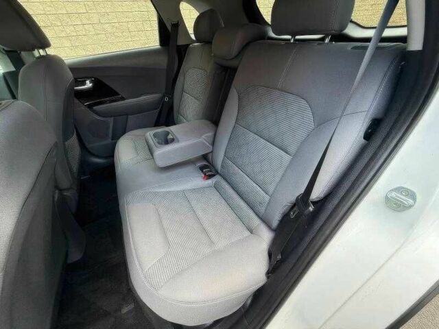Белый Киа Niro, объемом двигателя 1.6 л и пробегом 55 тыс. км за 13800 $, фото 12 на Automoto.ua