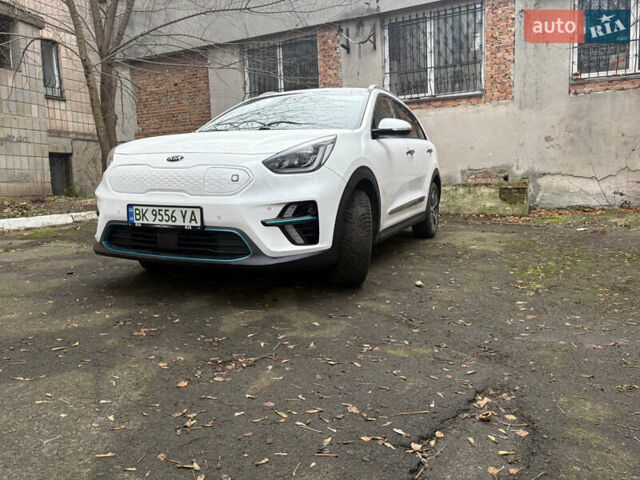 Білий Кіа Niro, об'ємом двигуна 0 л та пробігом 52 тис. км за 20500 $, фото 22 на Automoto.ua