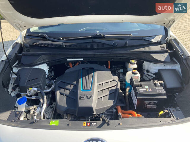 Білий Кіа Niro, об'ємом двигуна 0 л та пробігом 147 тис. км за 18200 $, фото 25 на Automoto.ua