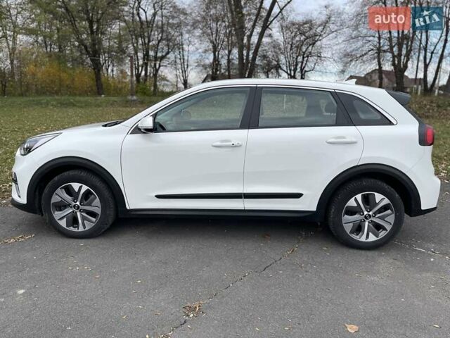 Белый Киа Niro, объемом двигателя 0 л и пробегом 96 тыс. км за 16800 $, фото 16 на Automoto.ua