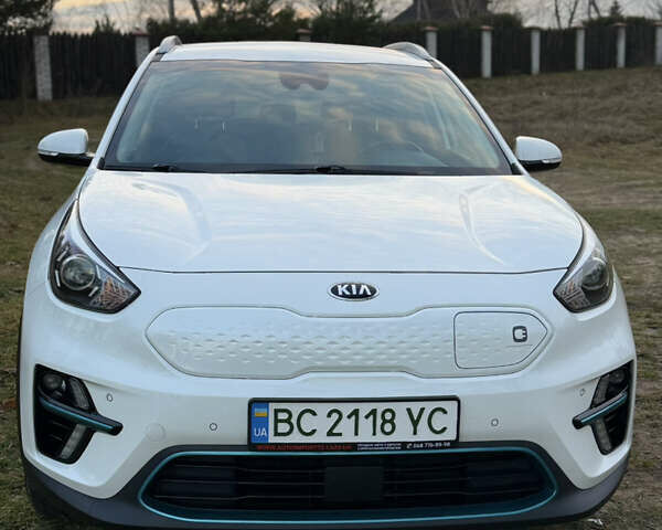 Білий Кіа Niro, об'ємом двигуна 0 л та пробігом 68 тис. км за 21400 $, фото 7 на Automoto.ua