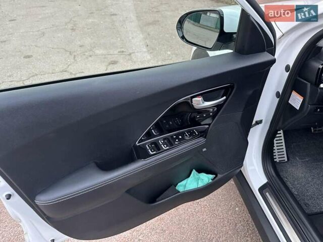 Белый Киа Niro, объемом двигателя 0 л и пробегом 1 тыс. км за 17950 $, фото 9 на Automoto.ua