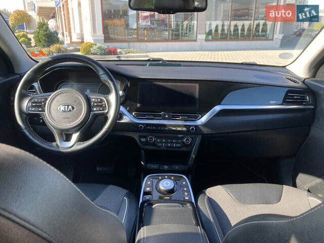 Білий Кіа Niro, об'ємом двигуна 0 л та пробігом 147 тис. км за 18200 $, фото 15 на Automoto.ua