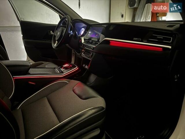 Белый Киа Niro, объемом двигателя 0 л и пробегом 140 тыс. км за 17800 $, фото 68 на Automoto.ua