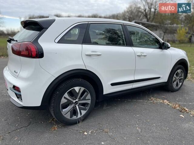 Белый Киа Niro, объемом двигателя 0 л и пробегом 96 тыс. км за 16800 $, фото 7 на Automoto.ua