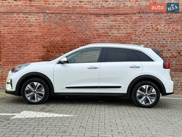 Білий Кіа Niro, об'ємом двигуна 0 л та пробігом 118 тис. км за 20500 $, фото 18 на Automoto.ua
