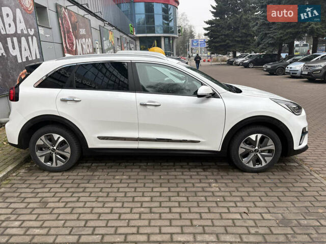 Білий Кіа Niro, об'ємом двигуна 0 л та пробігом 52 тис. км за 20500 $, фото 32 на Automoto.ua