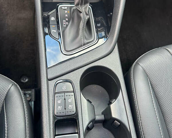 Белый Киа Niro, объемом двигателя 1.6 л и пробегом 40 тыс. км за 25150 $, фото 30 на Automoto.ua