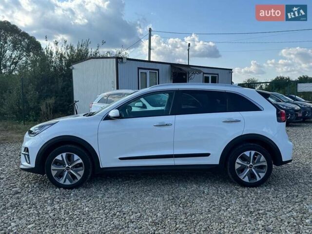 Білий Кіа Niro, об'ємом двигуна 0 л та пробігом 59 тис. км за 23800 $, фото 11 на Automoto.ua