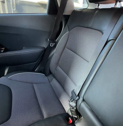 Білий Кіа Niro, об'ємом двигуна 0 л та пробігом 155 тис. км за 18300 $, фото 12 на Automoto.ua