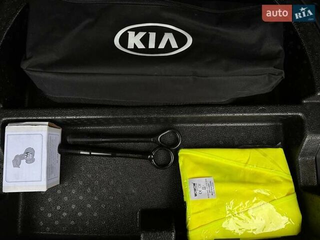 Білий Кіа Niro, об'ємом двигуна 0 л та пробігом 62 тис. км за 24500 $, фото 84 на Automoto.ua