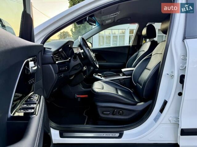Белый Киа Niro, объемом двигателя 0 л и пробегом 82 тыс. км за 18950 $, фото 50 на Automoto.ua