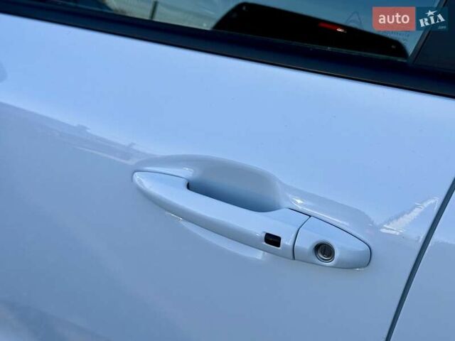Белый Киа Niro, объемом двигателя 0 л и пробегом 22 тыс. км за 17300 $, фото 8 на Automoto.ua