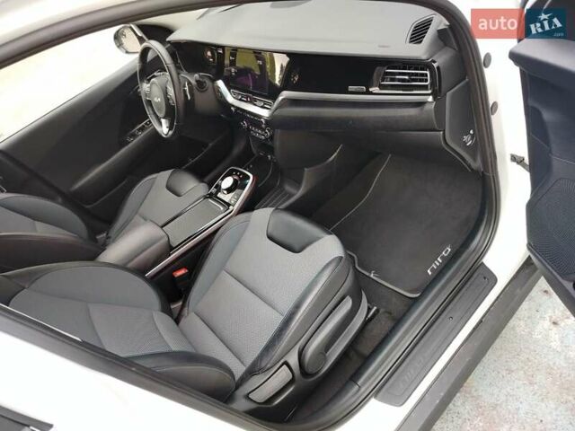 Білий Кіа Niro, об'ємом двигуна 0 л та пробігом 75 тис. км за 19700 $, фото 42 на Automoto.ua