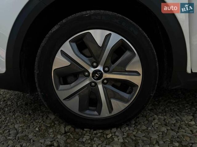 Белый Киа Niro, объемом двигателя 0 л и пробегом 59 тыс. км за 22800 $, фото 18 на Automoto.ua