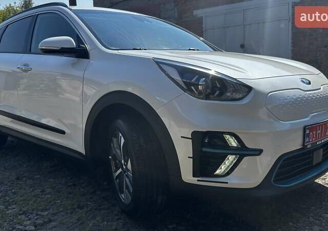 Белый Киа Niro, объемом двигателя 0 л и пробегом 140 тыс. км за 17800 $, фото 28 на Automoto.ua