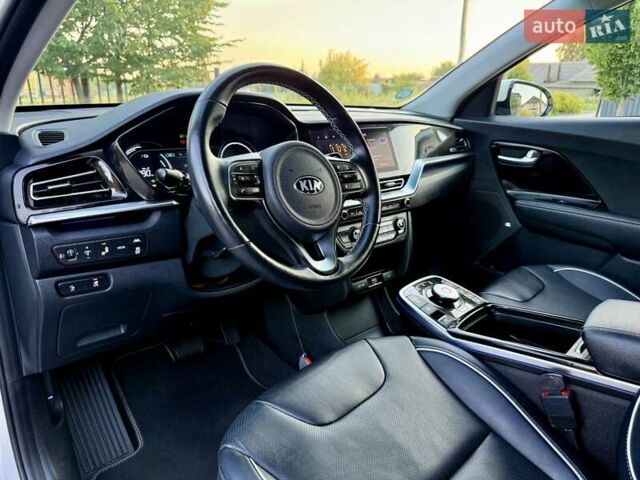 Белый Киа Niro, объемом двигателя 0 л и пробегом 82 тыс. км за 18950 $, фото 58 на Automoto.ua
